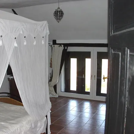 Konukevi Haus Klara 3*